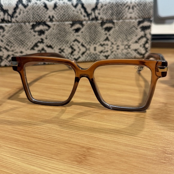 Quay Australia Brown Glasses - Picture 1 of 3